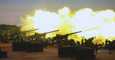 中国在台湾周边地区举行实弹演习