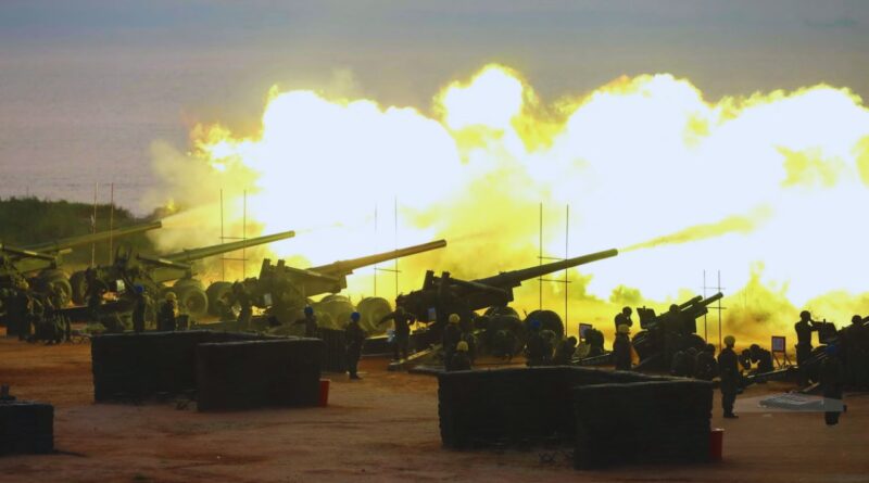 中国在台湾周边地区举行实弹演习